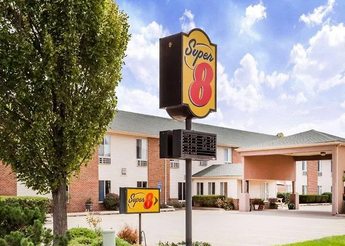 Super 8 By Wyndham Pekin/peoria Area Hotel