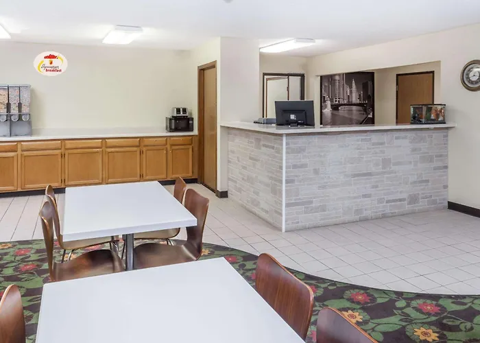 Super 8 By Wyndham Pekin/peoria Area Pekin