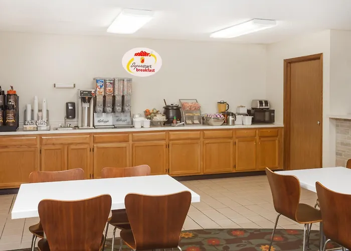 Hotel Super 8 By Wyndham Pekin/peoria Area Pekin