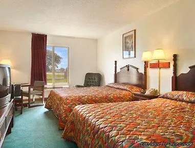 Hotel Super 8 By Wyndham Pekin/peoria Area Pekin