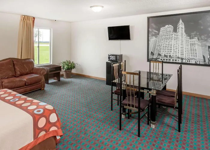Hotel Super 8 By Wyndham Pekin/peoria Area 3*