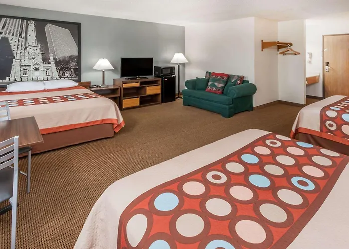 Super 8 By Wyndham Pekin/peoria Area Hotel