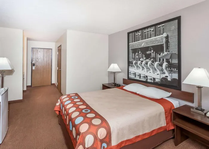 Hotel Super 8 By Wyndham Pekin/peoria Area 3*