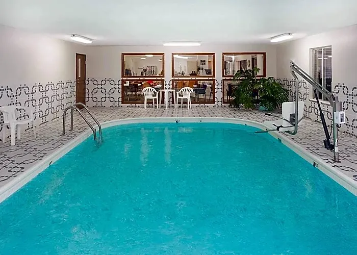 Hotel Super 8 By Wyndham Pekin/peoria Area 3*