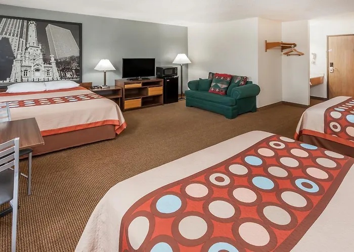 Super 8 By Wyndham Pekin/peoria Area Hotel Pekin