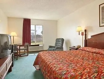 Hotel Super 8 By Wyndham Pekin/peoria Area Pekin